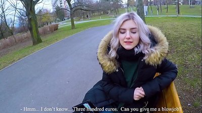 Sluk 'n vreemdeling se warm kom vir geld - blowjob in the park deur Eva Elfie